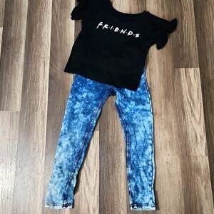 Friends TV Graphic Ruffle T-shirt Paired with Stoned Washed Jeggings Size 5 90's